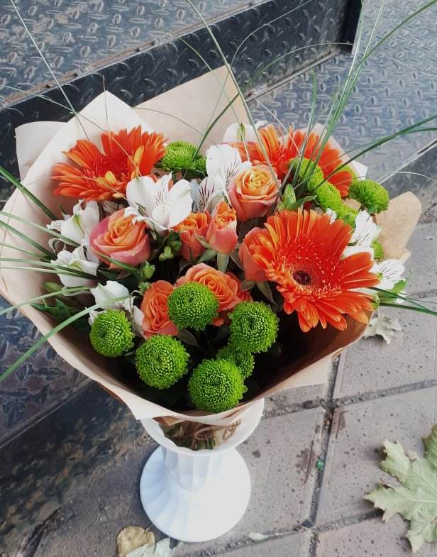 Букет цветов из: Герберы, Хризантемы, Альстромерии и Розы в Бодайбо