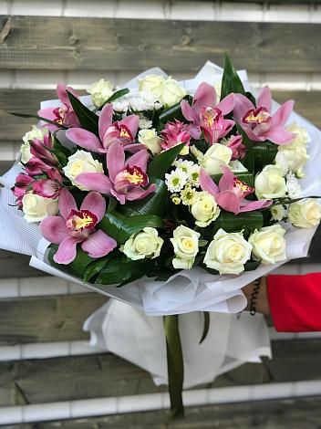 Букет цветов из: Розы и Хризантемы в Бодайбо