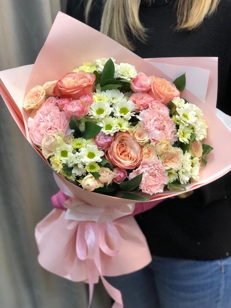 Букет цветов из: Гвоздики, Розы и Хризантемы в Бодайбо