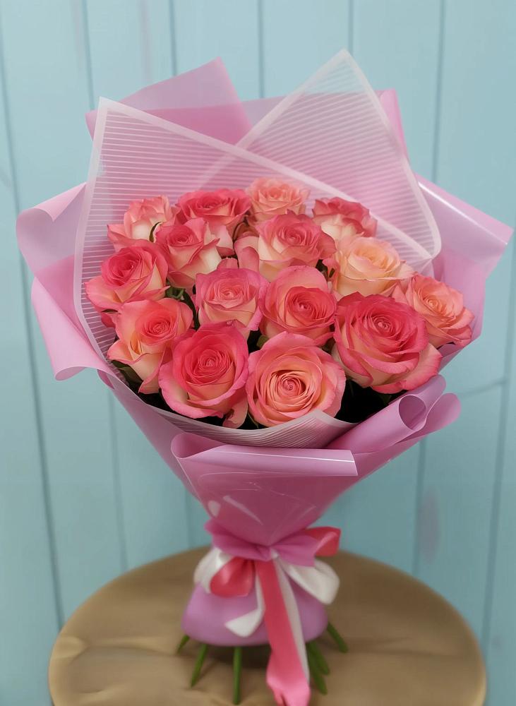 Букет 15 Розовых роз Равель в Бодайбо