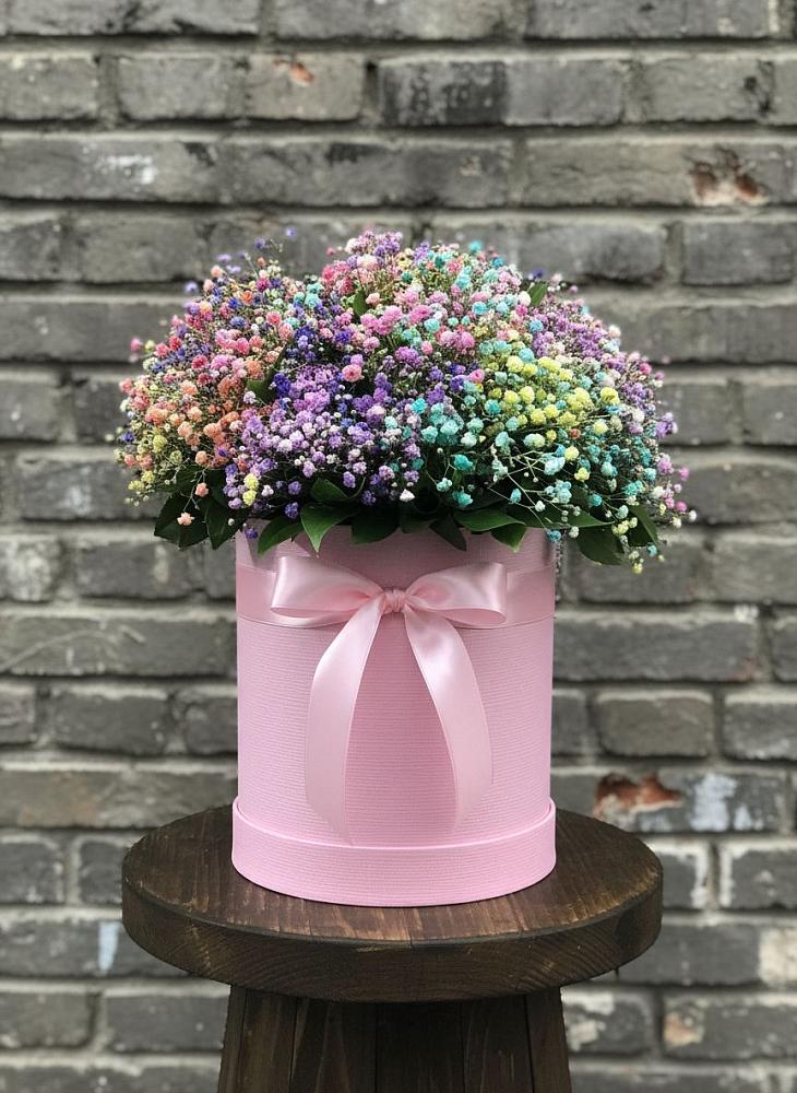 Цветочная композиция из Гипсофила и Розы в шляпной коробке в Бодайбо