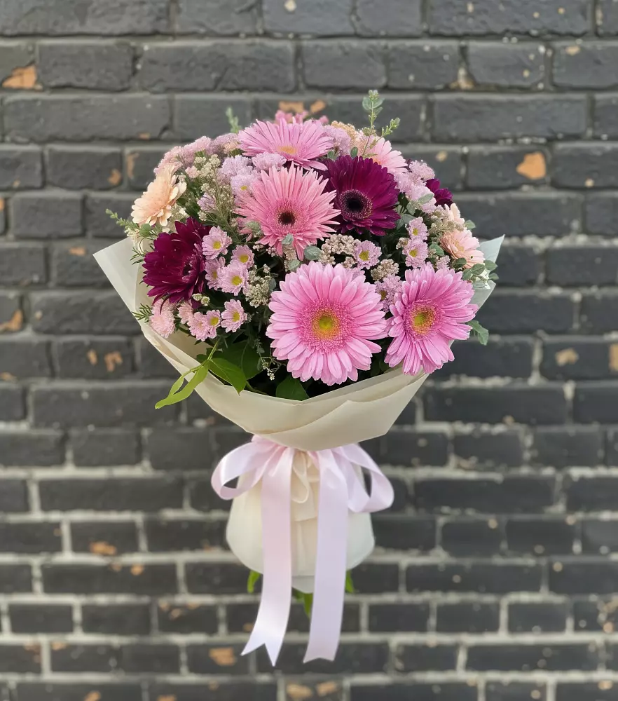 Букет цветов из: Герберы и Хризантемы в Бодайбо