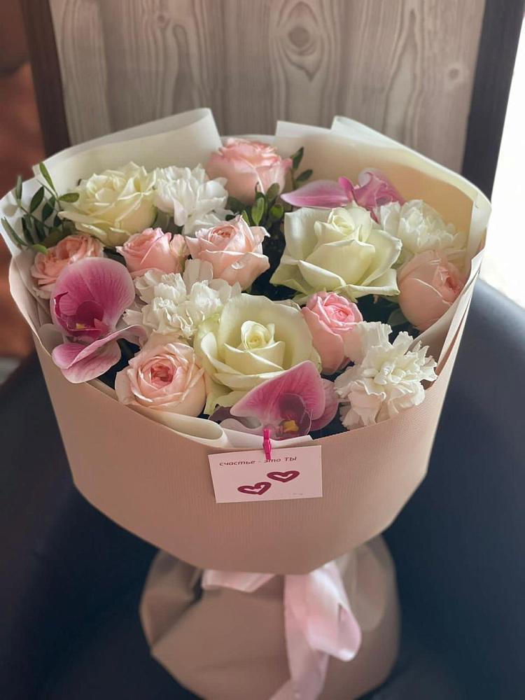 Букет цветов из: Орхидеи, Розы и Гвоздики в Бодайбо