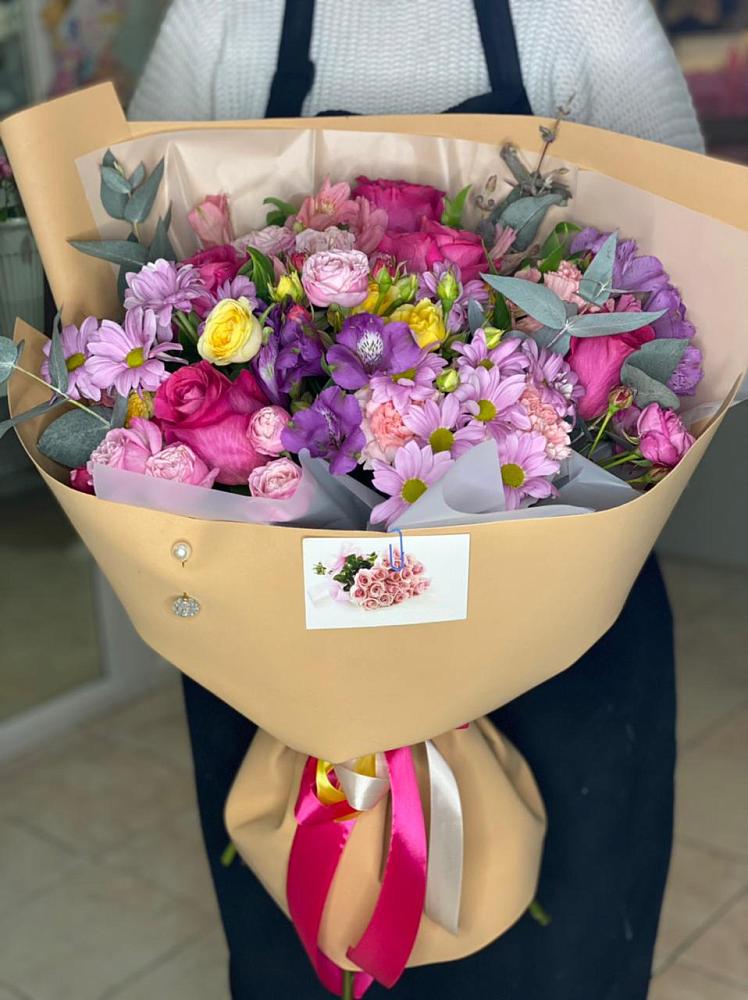 Букет цветов из: Хризантемы, Гвоздики и Альстромерии в Бодайбо