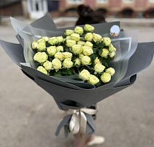 Букет Белые кустовые розы Солинеро в Бодайбо