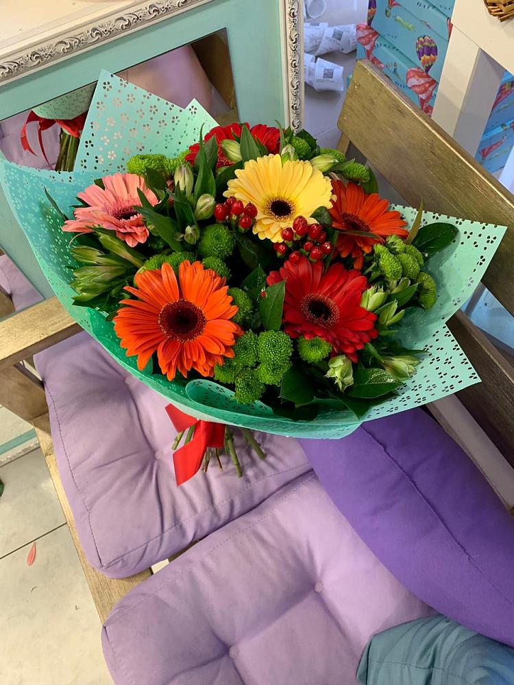 Букет цветов из: Герберы, Хризантемы и Альстромерии в Бодайбо