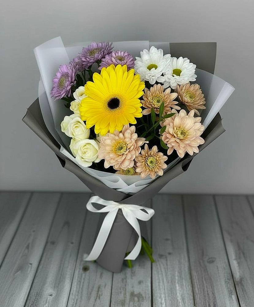Букет цветов из: Розы, Герберы и Хризантемы в Бодайбо