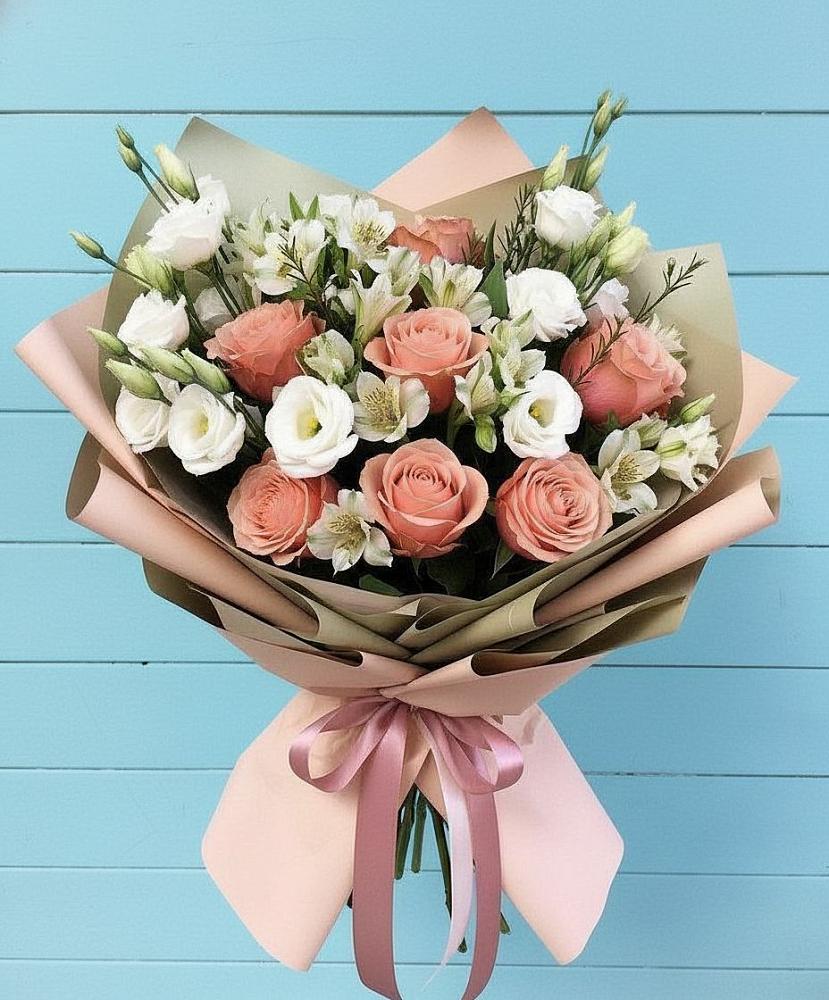 Букет цветов из: Розы, Альстромерии и Лизиантусы в Бодайбо