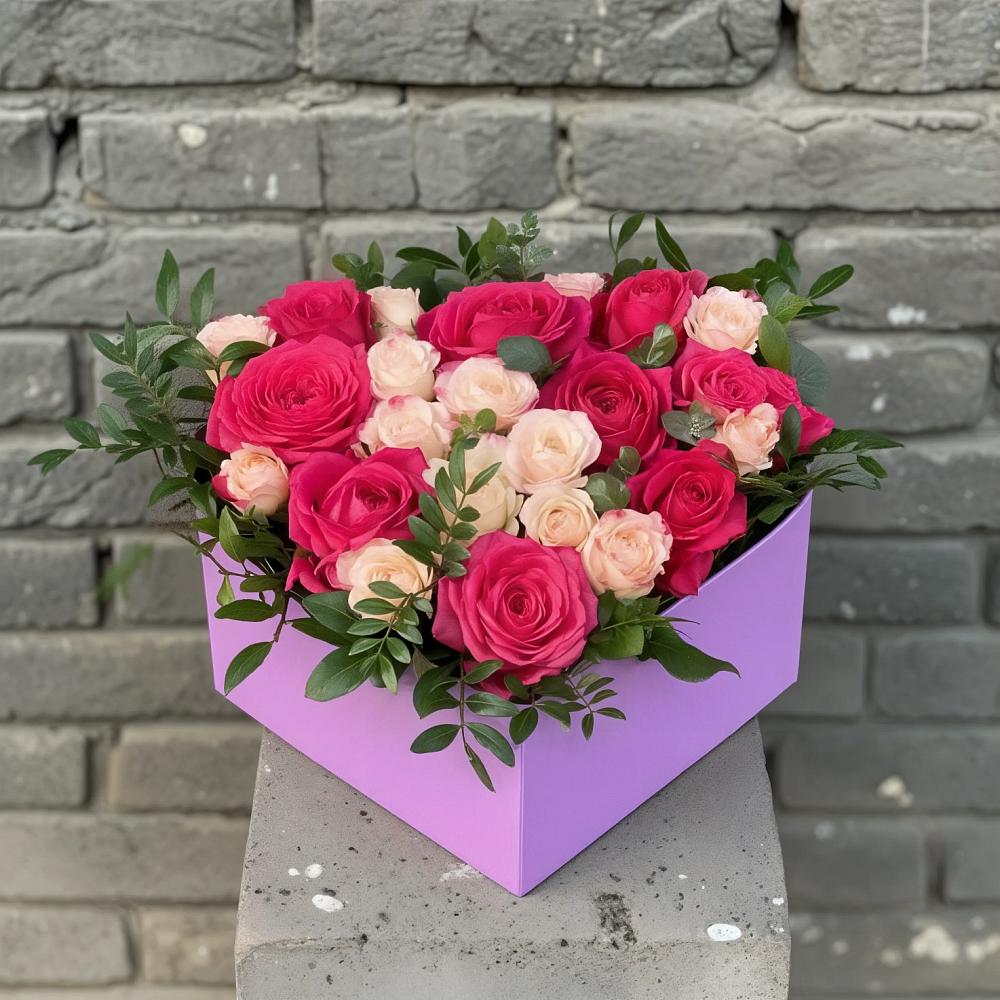 Цветочная композиция из Розы в коробке в Бодайбо
