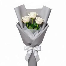 Букет 3 белые розы в Бодайбо