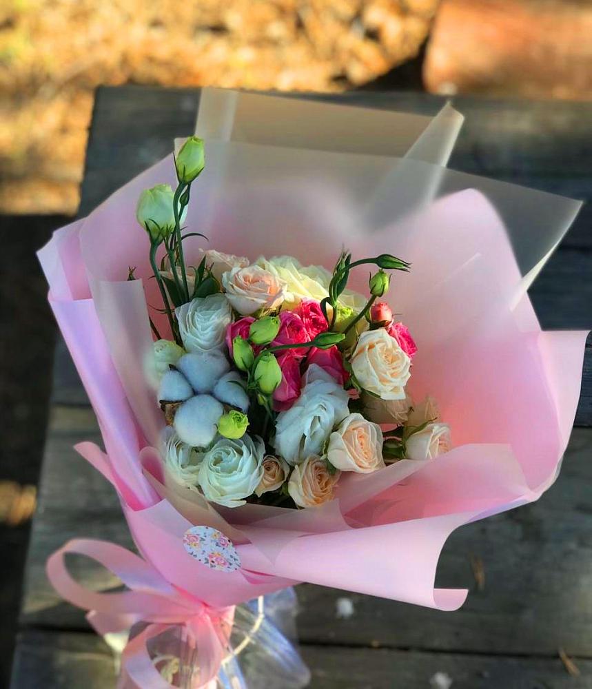 Букет цветов из: Розы и Лизиантусы в Бодайбо