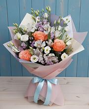 Букет цветов из:  Лизиантусы, Розы, Альстромерии и Гипсофила в Бодайбо