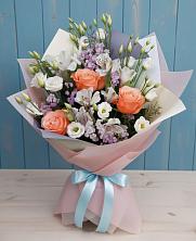Букет цветов из:  Лизиантусы, Розы, Альстромерии и Гипсофила в Бодайбо