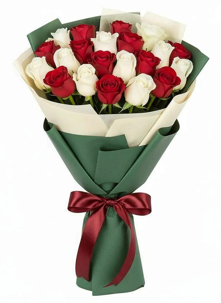 Букет Микс из красных и белых роз в Бодайбо