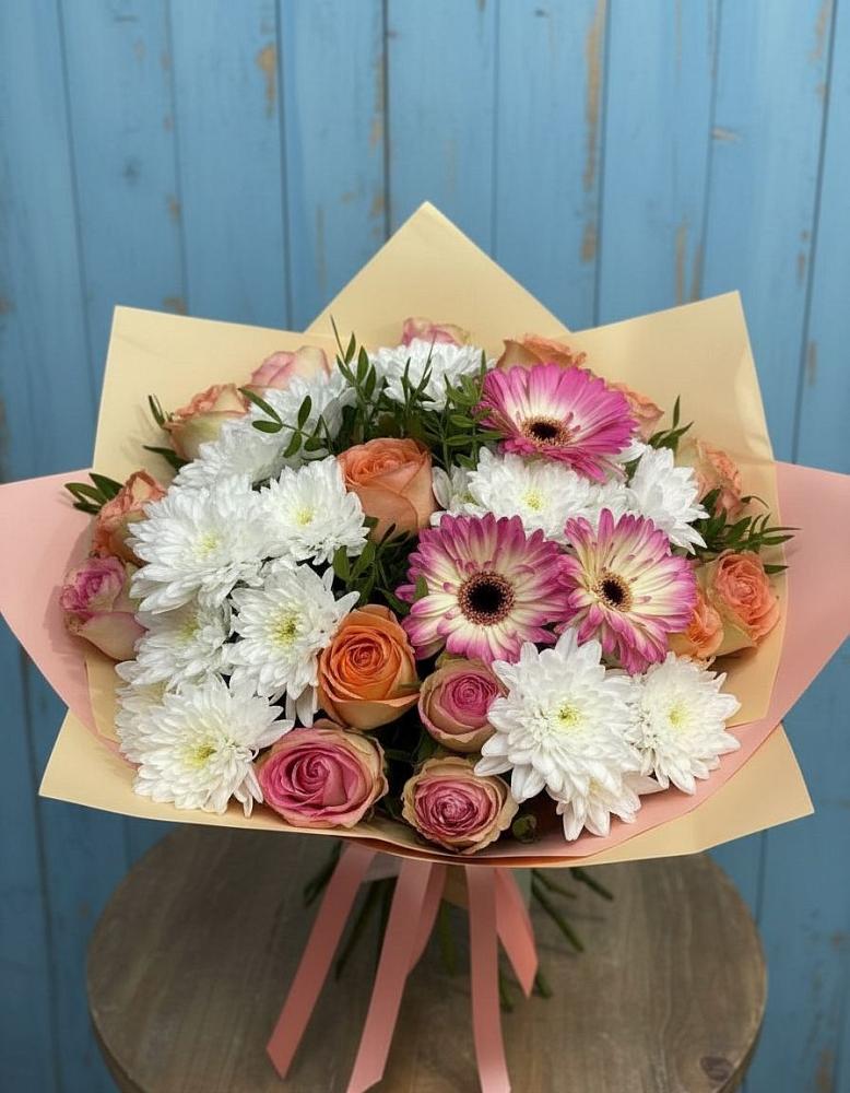 Букет цветов из: Розы, Герберы и Хризантемы в Бодайбо