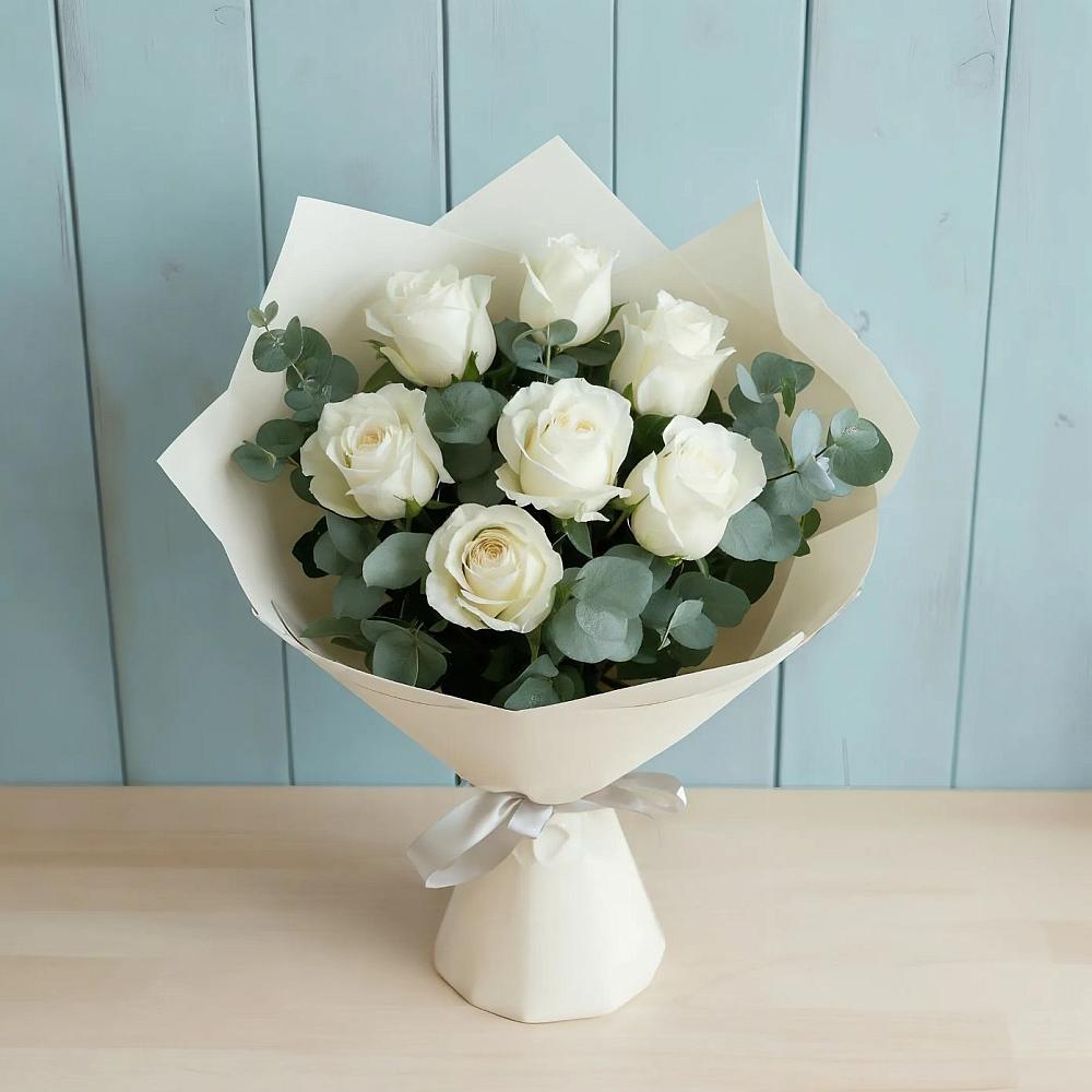 Букет Белые розы в Эвкалипте в Бодайбо