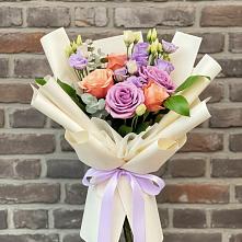 Букет цветов из:  Лизиантусы и Розы в Бодайбо