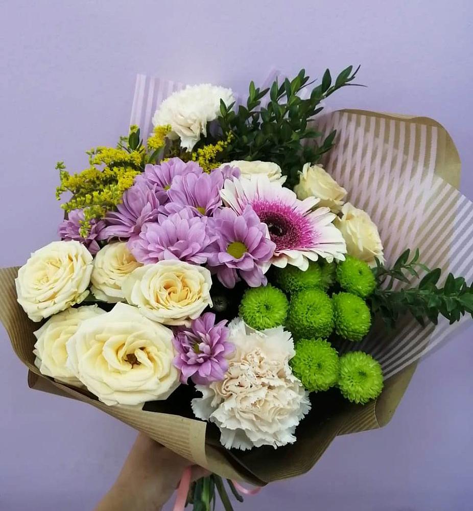 Букет цветов из: Хризантемы, Розы, Гвоздики и Герберы в Бодайбо