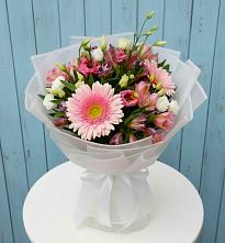 Букет цветов из:  Герберы, Альстромерии и Лизиантусы в Бодайбо