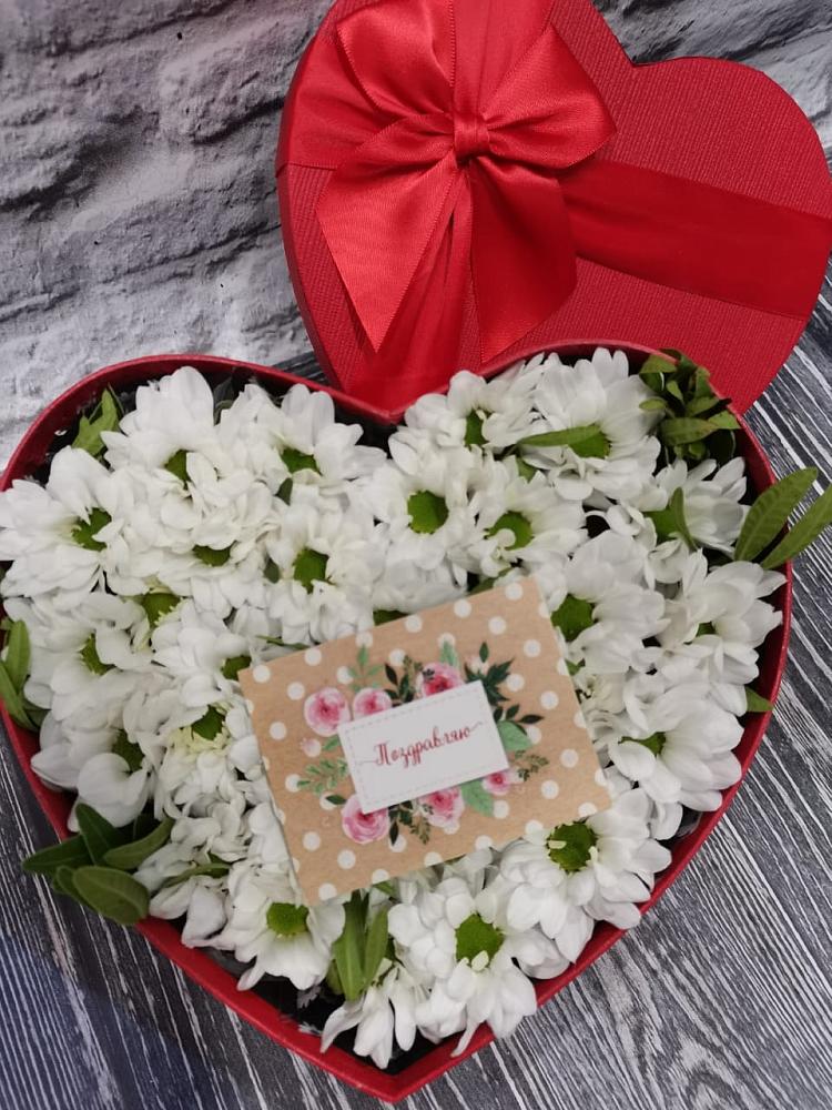 Цветочная композиция из Хризантемы в виде сердца в Бодайбо