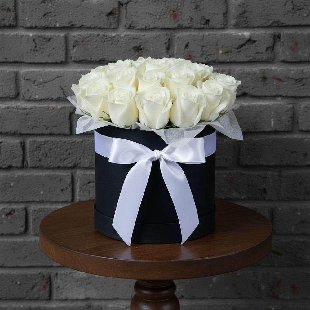 Цветочная композиция из Розы в шляпной коробке в Бодайбо