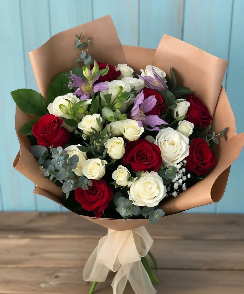 Букет цветов из: Розы и Альстромерии в Бодайбо