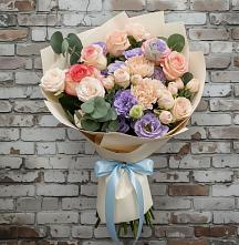 Букет цветов из:  Розы, Лизиантусы и Гвоздики в Бодайбо