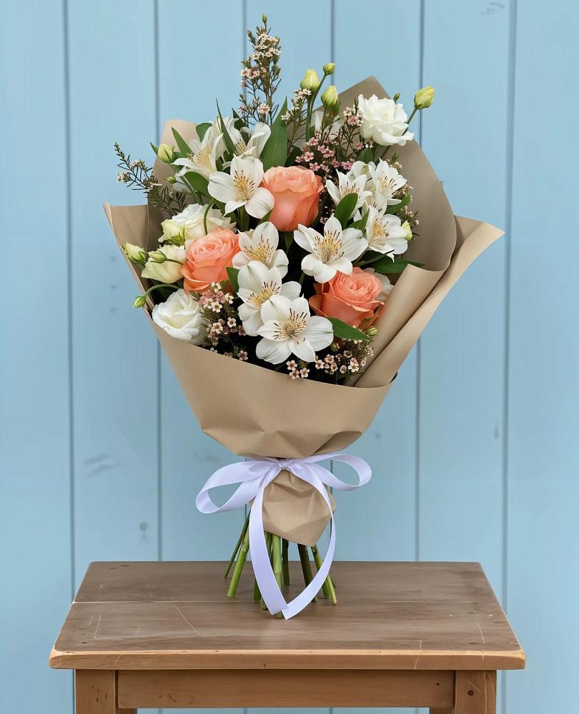 Букет цветов из: Альстромерии, Лизиантусы, Розы и Хризантемы в Бодайбо