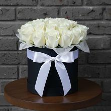 Цветочная композиция из Розы в шляпной коробке в Бодайбо